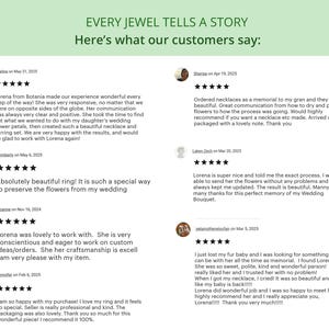 Puede incluir: Imagen con testimonios de clientes sobre joyer&iacute;a. El texto dice "EVERY JEWEL TELLS A STORY" y "Here's what our customers say:" con varias rese&ntilde;as. Las rese&ntilde;as elogian la capacidad de respuesta y la artesan&iacute;a del vendedor, as&iacute; como la belleza de la joyer&iacute;a.
