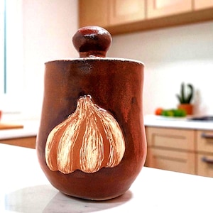 Handgemaakte donkerrode keramische knoflookpot