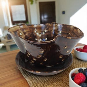 Large Ceramic Berry Bowl - 1 Quart Capacity