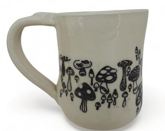 Met paddenstoel versierde mok van 14 ounce - witte keramische beker met wieltjes