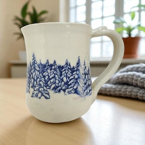 Blauwe koffiekop winterbomen - mok van 10 of 16 ounce - grote witte keramische mok