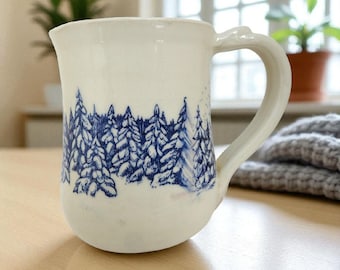 Blauwe koffiekop winterbomen - mok van 10 of 16 ounce - grote witte keramische mok