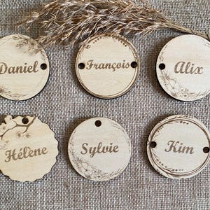 Marque-places bois à personnaliser, ronds de serviettes bois, etiquettes bois, ou médaillons en bois mariage, baptême, naissance, communion