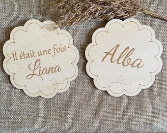Carte de naissance en bois prénom personnalisé. Carte bienvenue pour annoncer la naissance