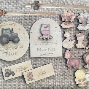 Lot baptême : Magnet baptême en bois personnalisé, marque-place invité et crayon personnalisé. Cadeau invités baptême bébé. Déco baptême.