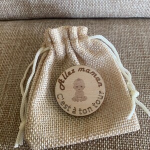 Houten beslissingsfiche kop of munt "wie is er aan de beurt?" » Dubbelzijdig cadeau voor mama of papa voor papa, doos voor toekomstige papa-overlevingskit
