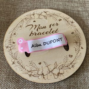 Carte bracelet de naissance en bois, support bracelet de naissance. Cadeau bracelet de naissance.