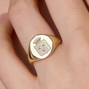 Anello con stemma • Anello con stemma di famiglia • Anelli di laurea • Anello con sigillo • Anello con stemma • Anello scolastico • Anello personalizzato • Regalo di Natale