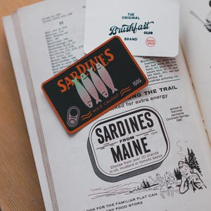 Sticker "Boîte Sardines", illustré à la main, Sticker brillant holographique, Sticker bouteille d'eau, Sticker pour ordinateur portable
