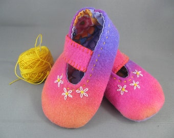 Baby Shoes, Eco-Friendly Felted Baby Shoes, Girly Booties, Rainbow Booties, Baby Shower Gift, Felt Baby Shoes