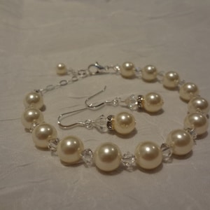 Bridesmaid Jewelry, Wedding Jewelry, Bracelet Earrings set, Swarovski Pearl set, pearl jewelry, Bridal Gift, Simple jewelry. Julie, PS008