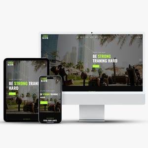 Peut inclure: Maquette numérique d'un site web de fitness affichée sur une tablette, un smartphone et un ordinateur de bureau. Le site web présente un arrière-plan de paysage urbain, des équipements d'exercice et le texte "BE STRONG TRANING HARD". Le logo est vert et blanc.