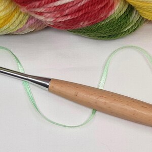 Wooden handle crochet hook suitable for beginners.