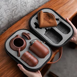 Juego de té portátil de arena morada - Tetera de kung fu de viaje con gaiwan y tazas - Juego de té de cerámica para exteriores, regalo perfecto para los amantes de la ceremonia del té