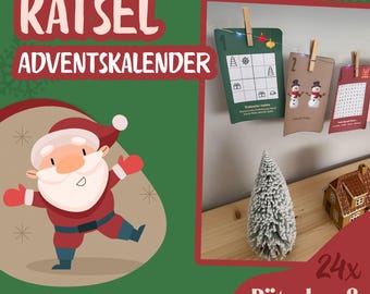 Könnte beinhalten: Ein Adventskalender mit dem Text "RÄTSEL ADVENTSKALENDER" und einem Cartoon-Weihnachtsmann. Der Kalender enthält nummerierte Karten mit Rätseln und festlichen Illustrationen, einen kleinen dekorativen Weihnachtsbaum und ein Miniaturhaus.