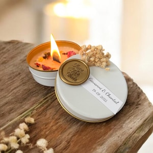 Candela in latta personalizzata con fiori secchi incorporati in grandi quantità - Bomboniere profumate per matrimoni, addii al nubilato, baby shower, compleanni