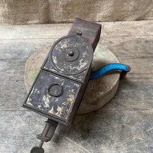 Manual poppy seeds, walnuts Grinder, Vintage Antique  Hand Crank Grinder, Rotating Grain Hand Coffee Grinder