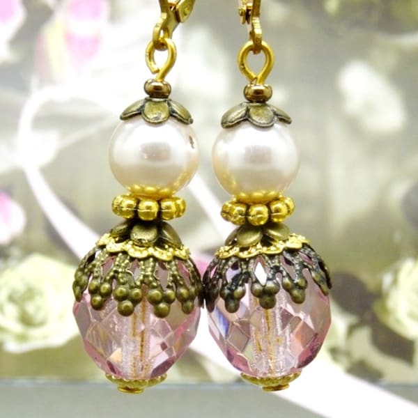 Boucles TRÉSOR VICTORIEN  ROSALINE perles en cristal de Bohême facette verre nacré rose clair vintage antique OR787