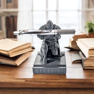 Medieval Pen Holder, King’s Guard Knight, Desk Organiser, Home Decor Gift for Him, Gothic Desk Accessories, Office Pen Stand