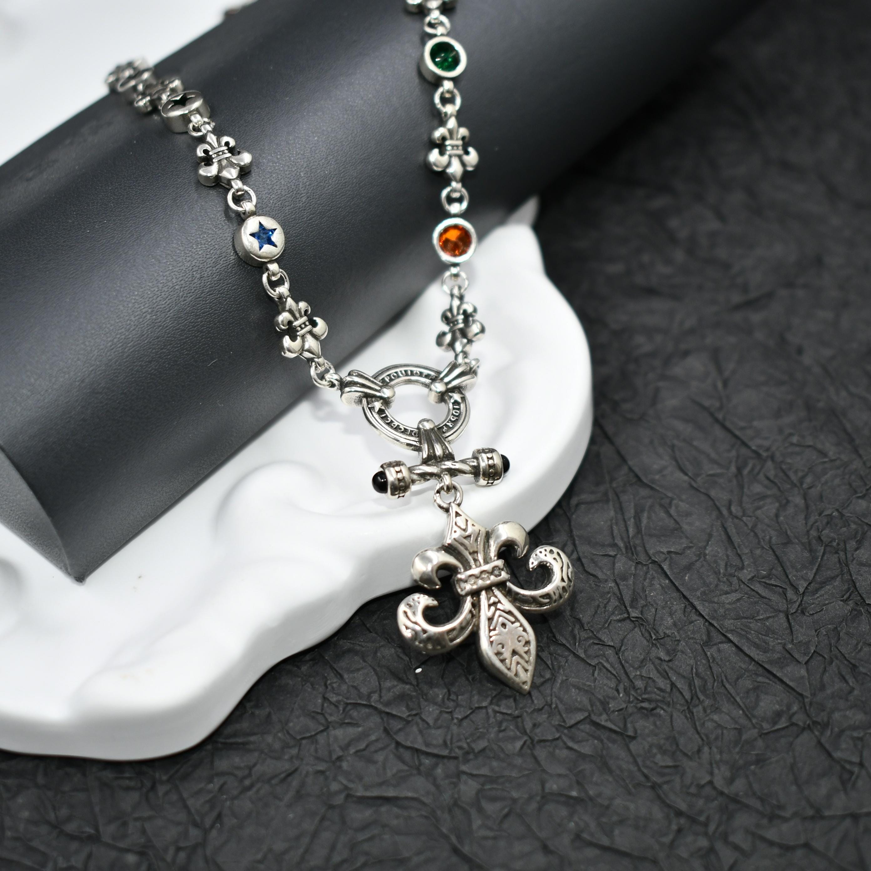 Gunda Necklace - Etsy