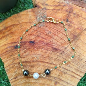 Thin stainless steel bracelet with natural stones