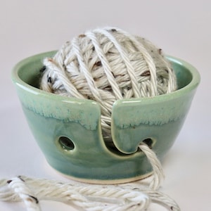 Knitting Bowl, Yarn Bowl, Yarn Holder, Yarn Bowl Crochet , Handmade Ceramic Pottery, Knitting Accessories, Small Yarn Bowl