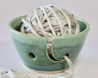 Knitting Bowl, Yarn Bowl, Yarn Holder, Yarn Bowl Crochet , Handmade Ceramic Pottery, Knitting Accessories, Small Yarn Bowl