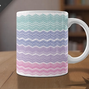 Op de afbeelding: Witte keramische mok met een kleurrijk geometrisch patroon in tinten van teal, blauw, paars en roze. De mok heeft een wit handvat en de tekst "Choose from TWO SIZES" is zichtbaar.