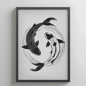Puede incluir: Impresión artística enmarcada con dos peces koi en un diseño de yin y yang. Un pez es negro, el otro blanco con marcas negras. Los peces están sobre un fondo blanco con un marco negro.
