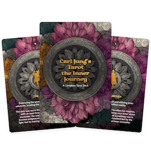 Può includere: Tre carte dei tarocchi dal mazzo "Carl Jung's Tarot the Inner Journey". Ogni carta presenta un disegno centrale con elementi floreali e geometrici e il titolo del mazzo. Le carte hanno uno sfondo scuro con accenti viola e oro.