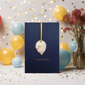 Carte de joyeux anniversaire avec décoration souvenir ballon finie avec des feuilles d'or ou d'argent - carte d'anniversaire/carte de luxe/carte faite main