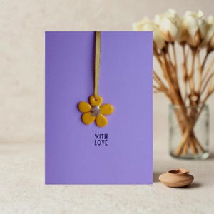 Carte With Love avec décoration florale jaune en argile et feuille d'or - Carte joyeux anniversaire/Saint-Valentin/Fête des Mères/Luxe