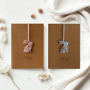 Nouvelle carte de bébé avec décoration souvenir lapin en argile et feuille d'or - Fille ou garçon/Rose ou bleu/Carte de luxe/Carte faite main/Baby Shower