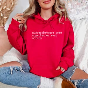 Los superhéroes de enfermeras visten uniformes médicos, sudadera con capucha de enfermera, sudadera con capucha de enfermera, regalo para enfermera, regalo de enfermera registrada, sudadera con capucha médica, sudadera de atención médica, enfermera