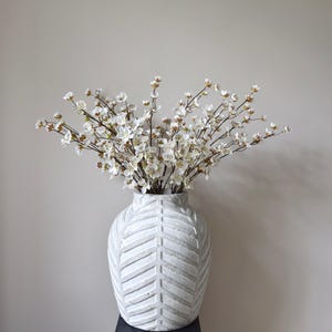 Artificial Cherry Blossom Branch, 68 cm Faux Sakura Stem, Japanese Blossom Branch, Faux White Blossoms, Realistic Cherry Blossom Branch