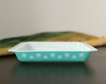 Vintage PYREX Turquoise Snowflake 548-B Casserole Without Lid