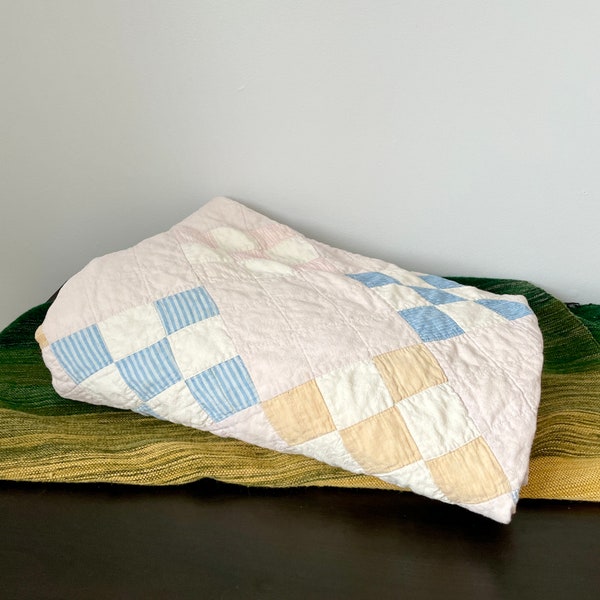 Antique/Vintage Block Pattern Quilt with Feed Sack Fabrics from Quebec, Canada