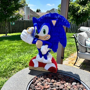 Tall Sonic Inspired Pinata 23.5In, Pinata de SONIC, Sonic Inspired Craft, Sonic inspired Birthday