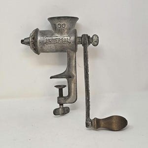 Vtg universal no. 00 meat grinder food chopper LF&C new britian usa, cast iron rustic farmhouse