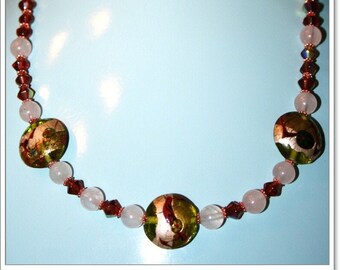 Glass bead necklace w/rose quartz pink gold tone