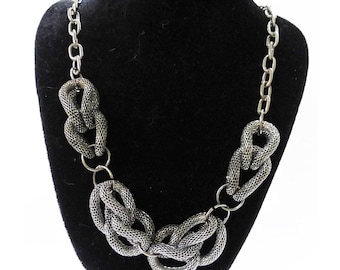 Collana vintage anni '80 spessa in maglia metallica argentata e nera intrecciata, stile steampunk punk