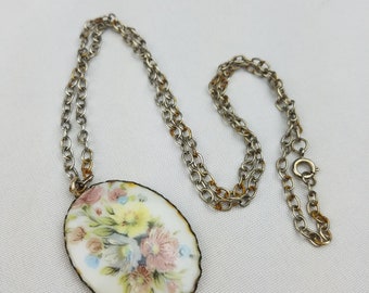 Vintage porcelain cameo gold tone chain necklace hand painted