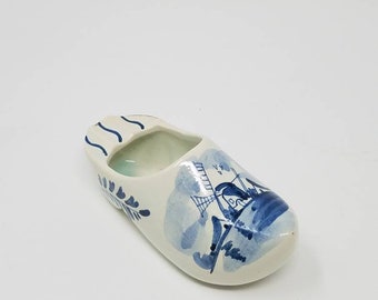 Vintage Delft 3 point ashtray ceramic Dutch Holland shoe hand painted windmill white/blue