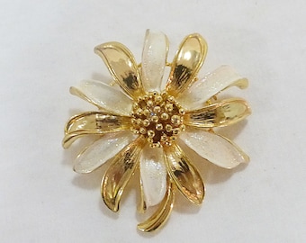 Vintage flower brooch pin gold tone enamel floral