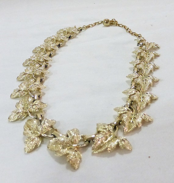 Vintage necklace leafs links