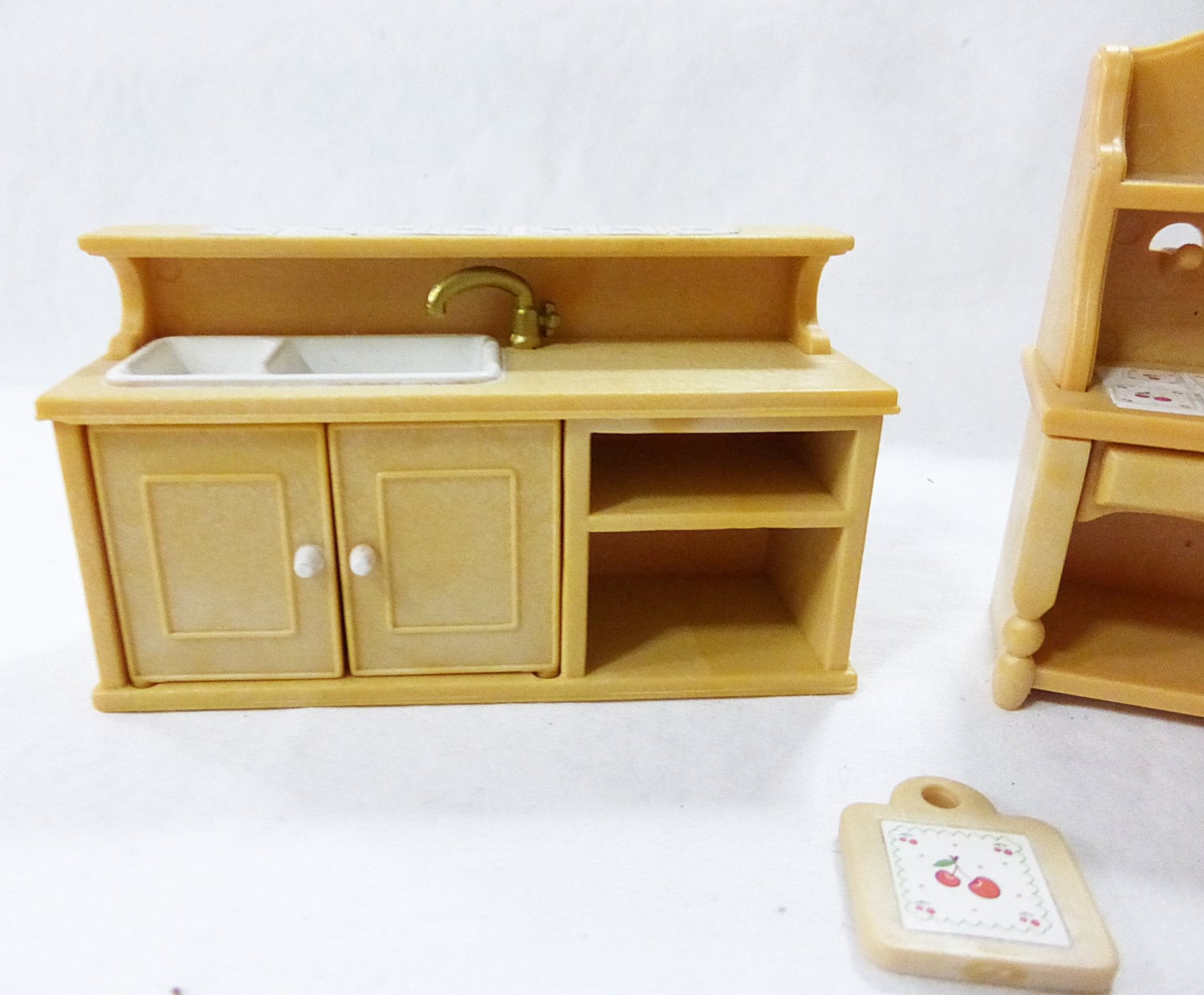 ヴィンテージ時代のドールハウス家具ミニチュアキッチンシンクと食器棚