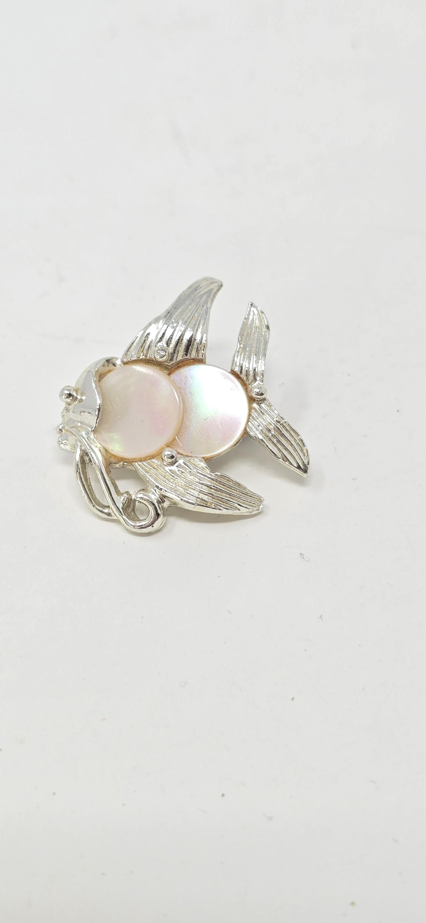 Broche Ancienne Poisson En Nacre - Vintage, Dimensions 3,5 X 2 Cm