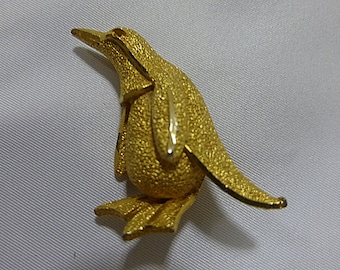ヴィンテージブローチ BSK ゴールドトーン ペンギン テクスチャー