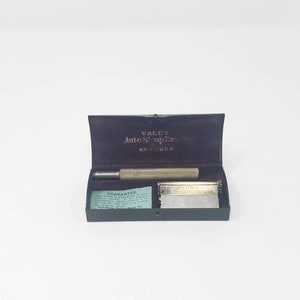 Vtg 1930&#39;s Valet Auto Strop razor in the original tin case, travel shaving set