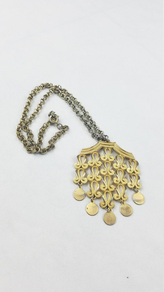 Vtg gold tone necklace orientate pendant chain